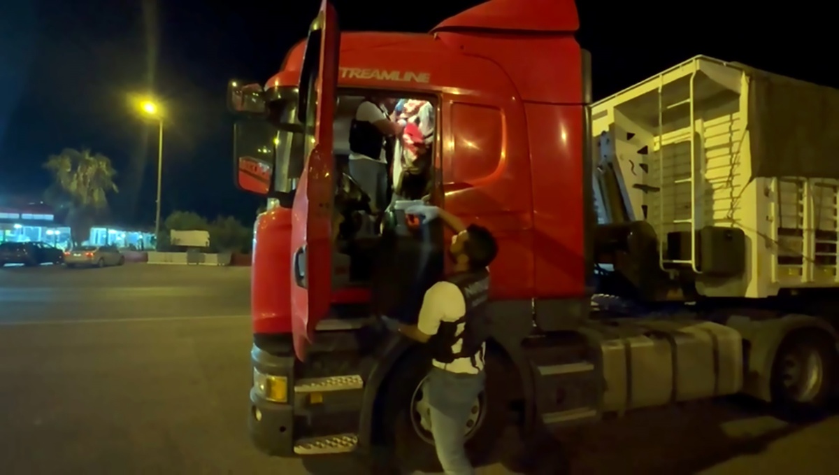 Adana\'da TIR\'da yapılan aramada 46 kilo esrar ele geçirildi