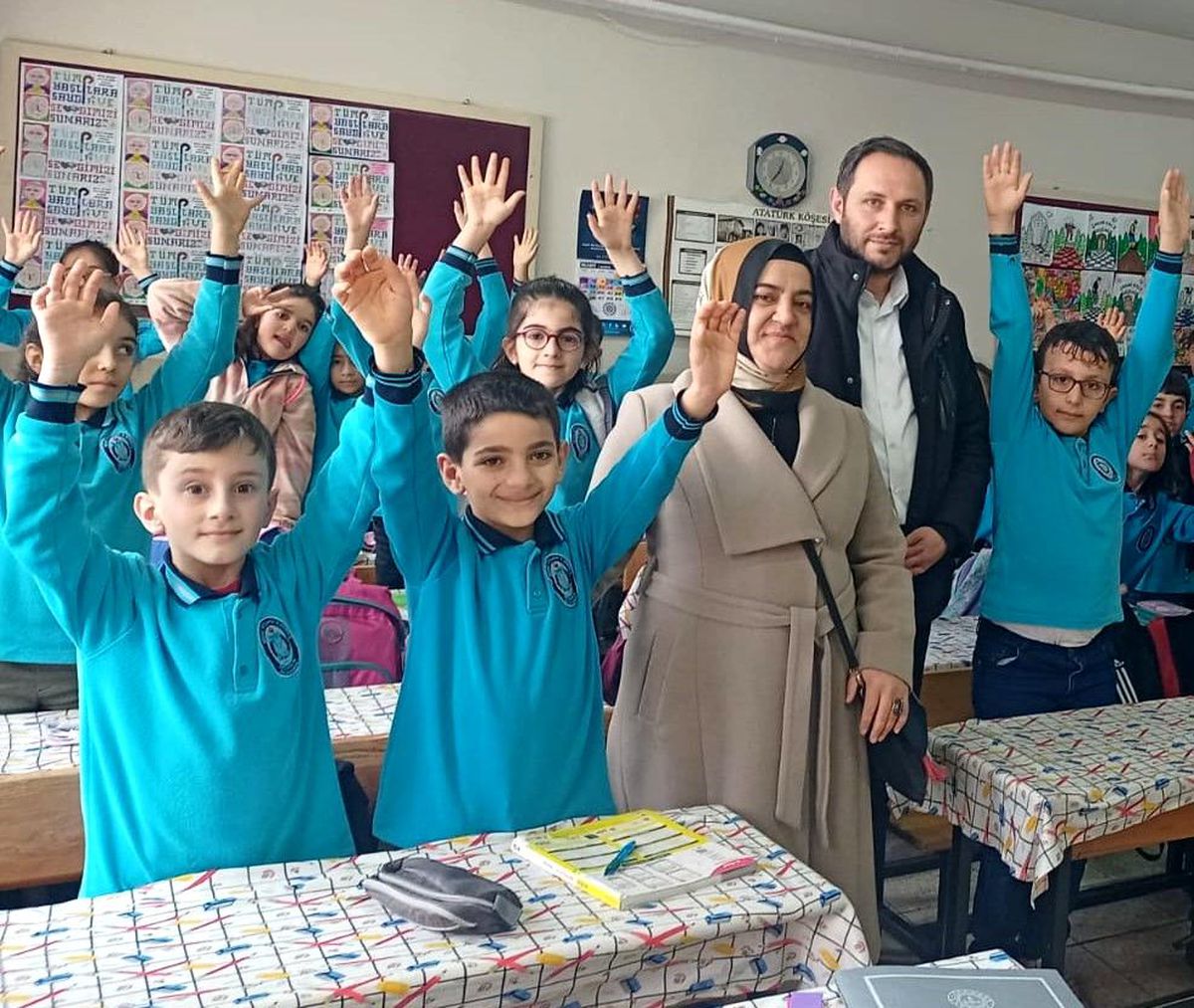 Erzurumlu Genç İş İnsanı ve Arkadaşları Dar Gelirli Aileleri ve İhtiyaçlı Çocukları Sevindiriyor