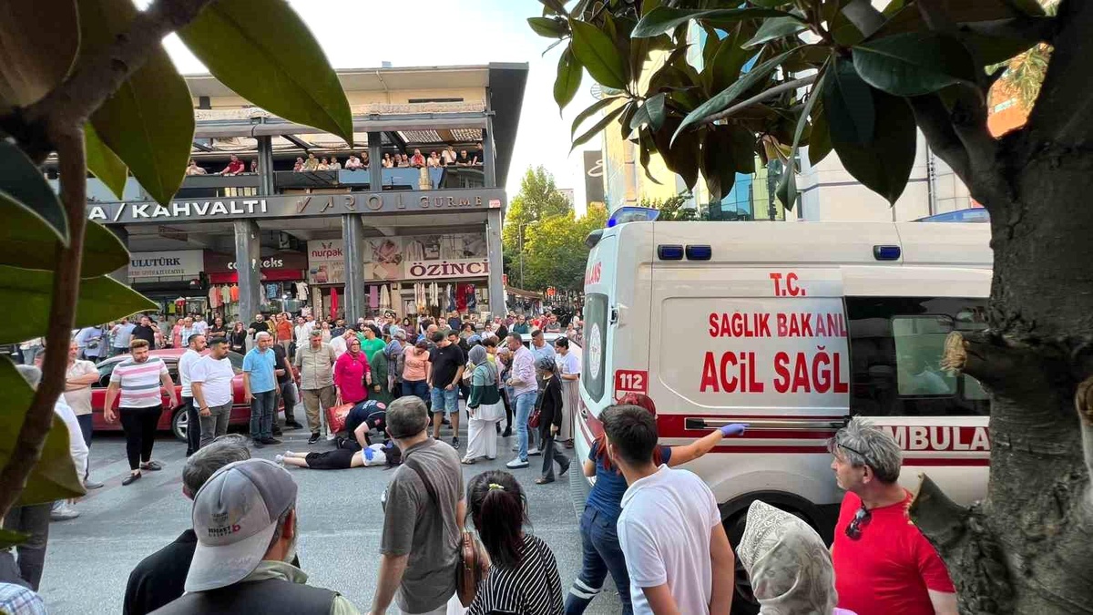 Denizli\'de Yaya Geçidinde SUV Araç Yayaya Çarptı