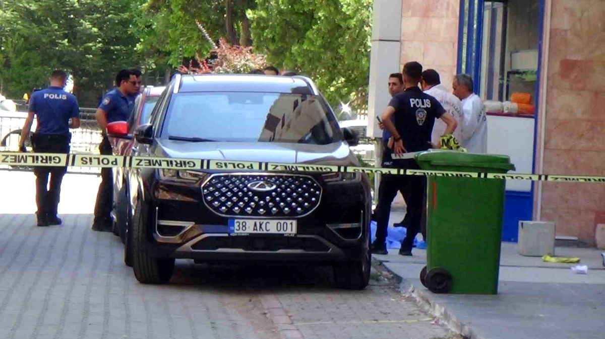 Kayseri\'de 11. kattan düşen şahıs hayatını kaybetti