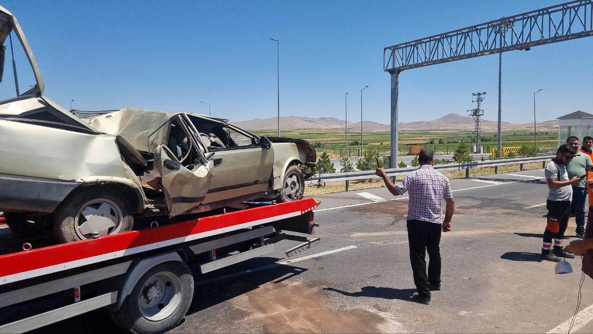 Kayseri\'de lastiği patlayan otomobil takla attı: 2\'si çocuk 6 kişi yaralandı