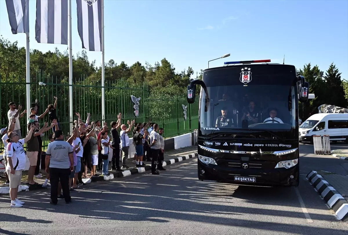 Beşiktaş, Galatasaray ile Süper Kupa maçı için yola çıktı