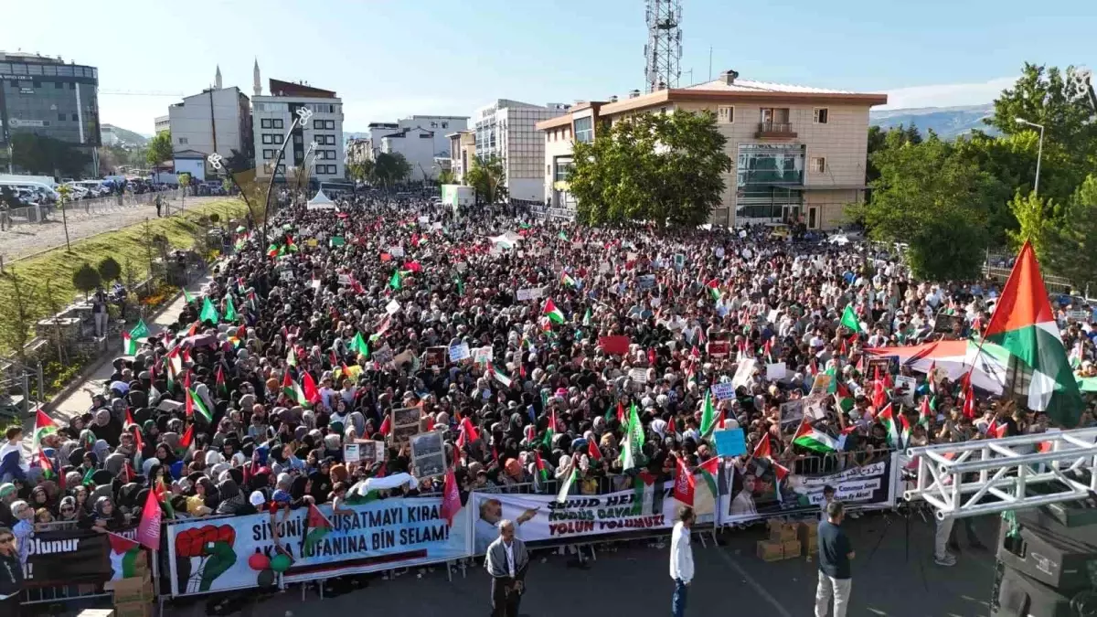 Bingöl\'de İran\'da suikasta uğrayan Hamas lideri İsmail Haniye ve Gazze için protesto yürüyüşü düzenlendi