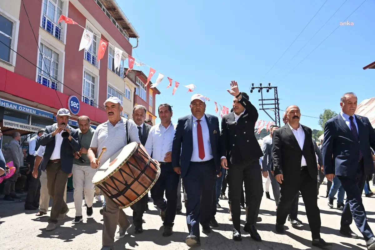 CHP İstanbul İl Başkanı Şerefiye Dernekler Federasyonu Festivaline Katıldı