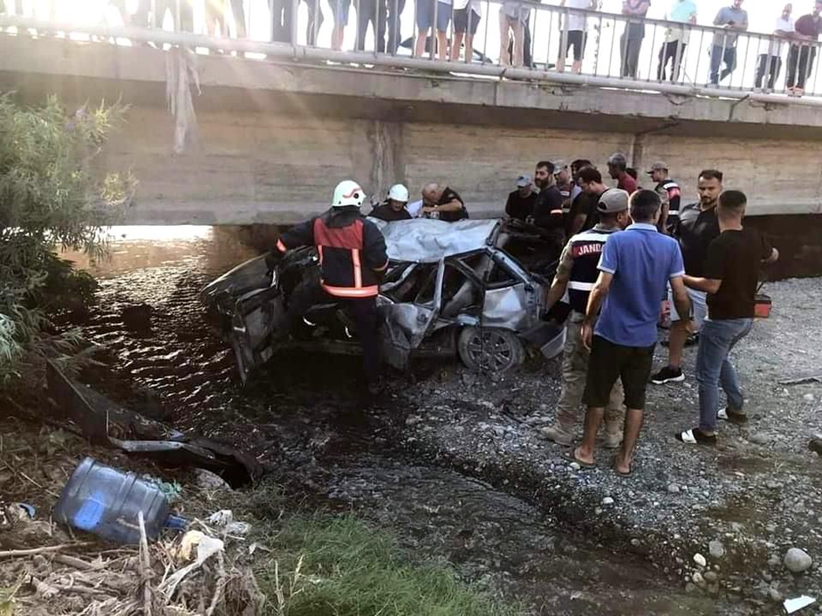 Hatay\'da dereye uçan araçta sürücü hayatını kaybetti