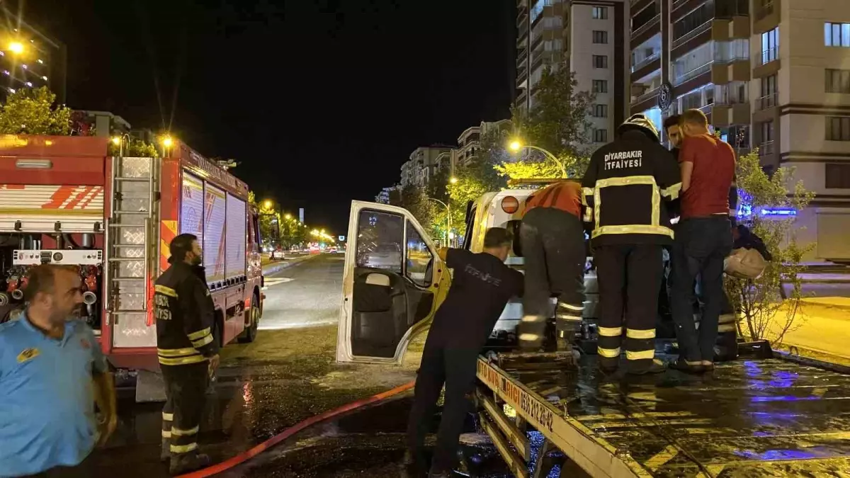 Diyarbakır\'da park halindeki çekicide çıkan yangın söndürüldü