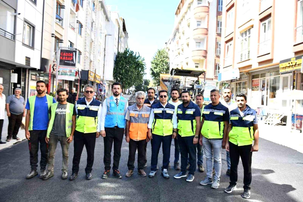 Esenyurt\'ta Asfaltlama Çalışmaları Devam Ediyor