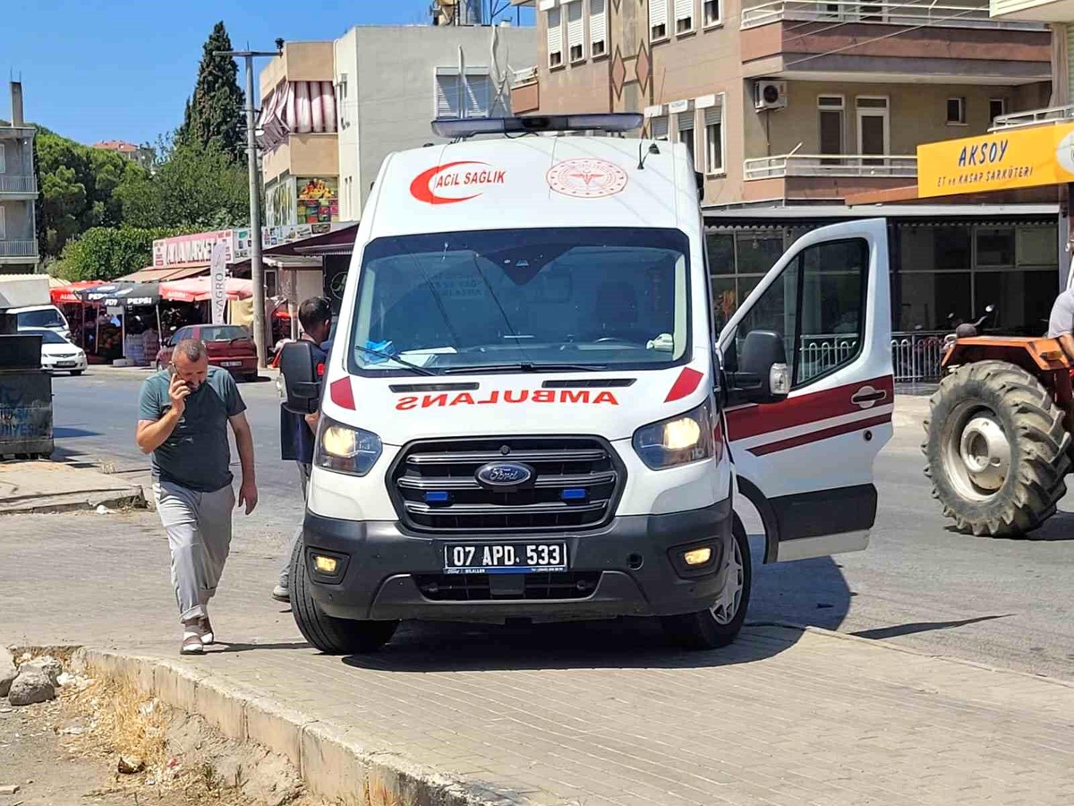 Antalya\'da otomobil ile motosiklet çarpıştı: 1 yaralı
