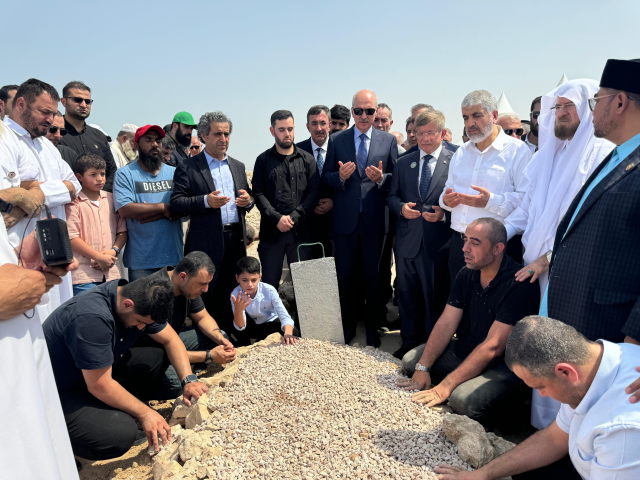 İsmail Haniye, Katar'da TBMM Başkanı Kurtulmuş'un başkanlığındaki Türkiye heyetinin de katıldığı cenaze töreninde toprağa verildi