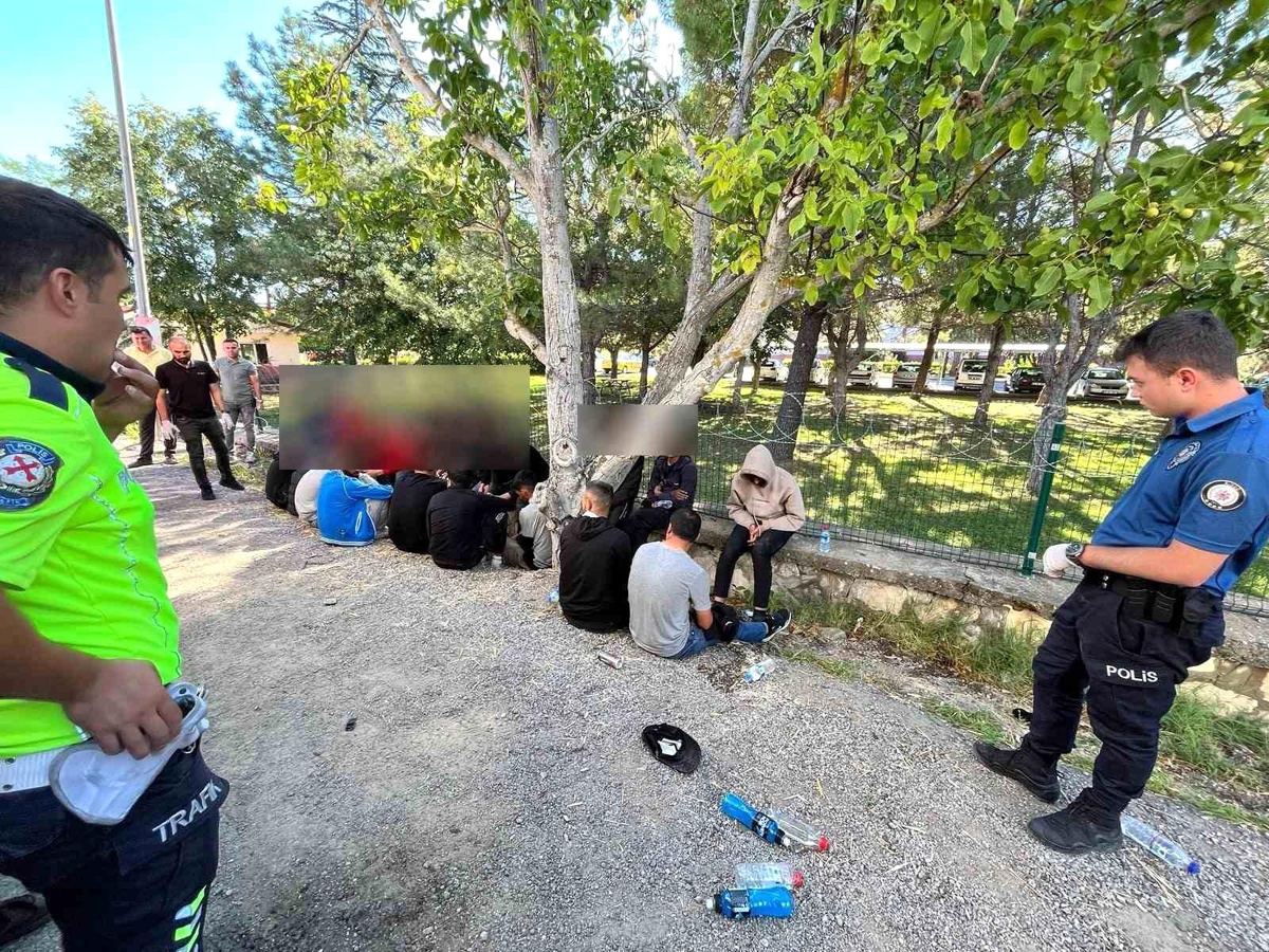 Kırklareli\'nde Durdurulan Tırda 21 Kaçak Göçmen Yakalandı