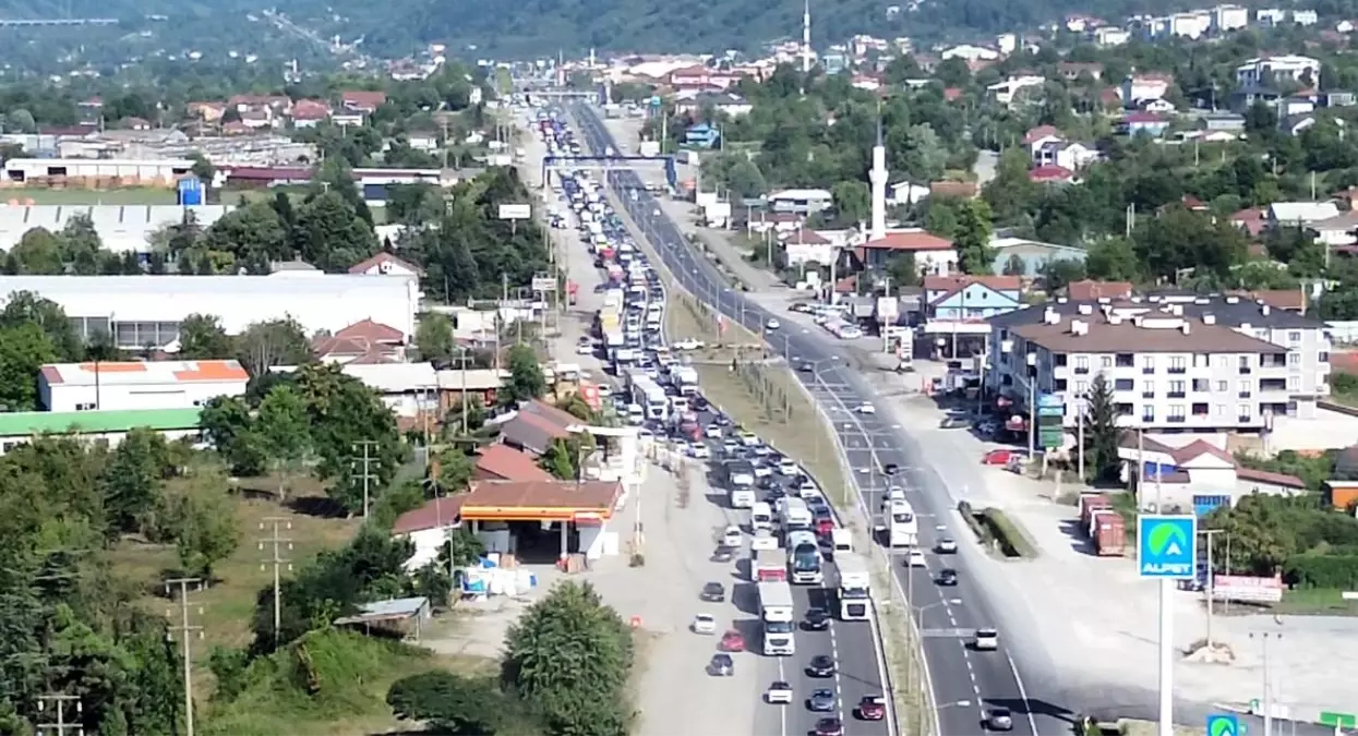 Anadolu Otoyolu Bolu Dağı Tünellerinde Çalışma Nedeniyle Araç Kuyruğu Oluştu