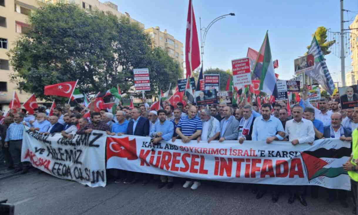 Şanlıurfa'da binlerce kişi İsmail Haniye'nin vasiyeti için bir araya geldi