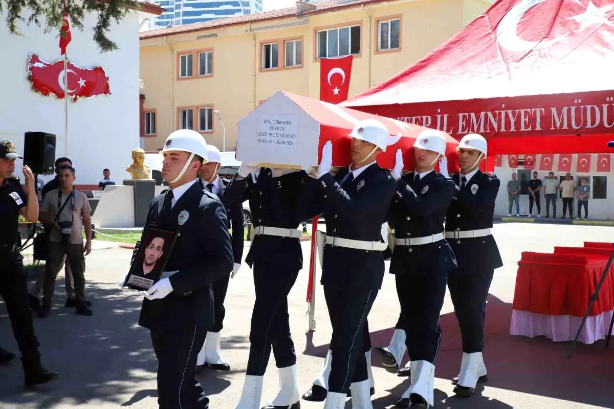 Gaziantep\'te eğitim kazası sonucu şehit olan polis memuru son yolculuğuna uğurlandı
