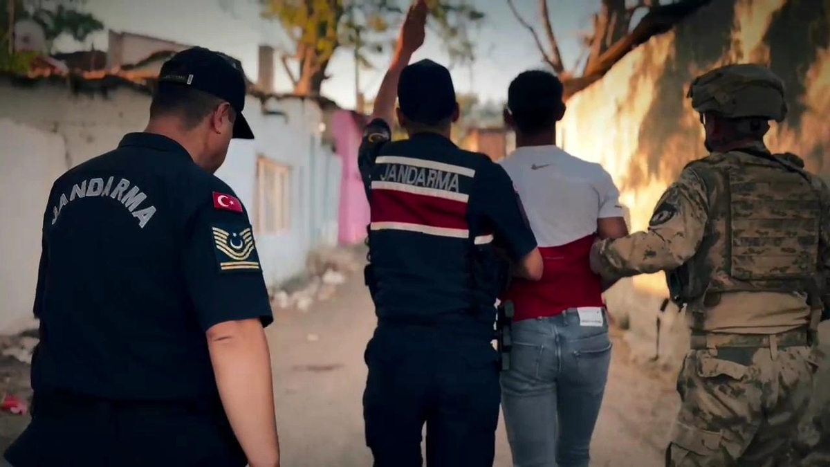 Çorlu\'da İş Yerinden Hırsızlık Olayı: 2 Kişi Gözaltına Alındı