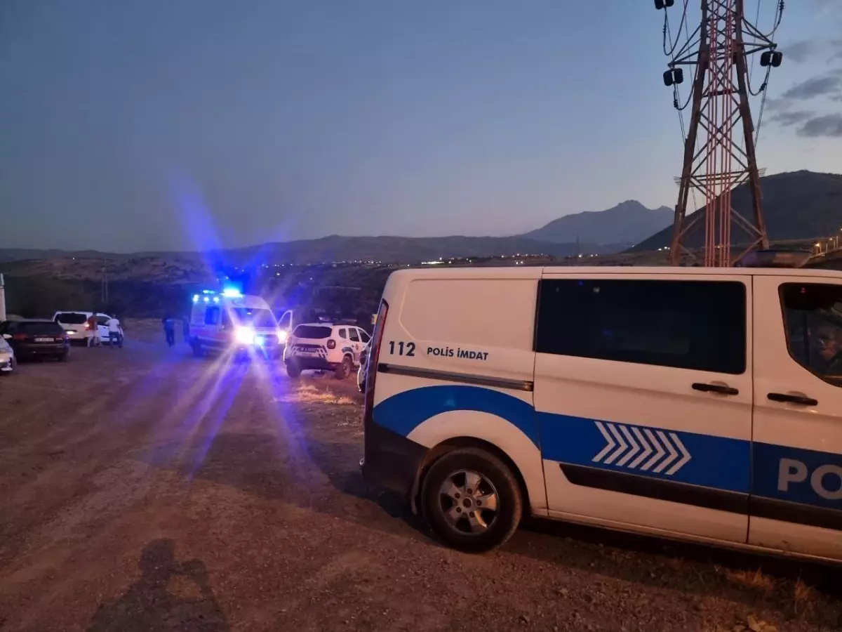 Kayseri\'de Derevenk Viyadüğü\'nde Ölü Bulunan 17 Yaşındaki Çocuğun Cansız Bedeni Bulundu