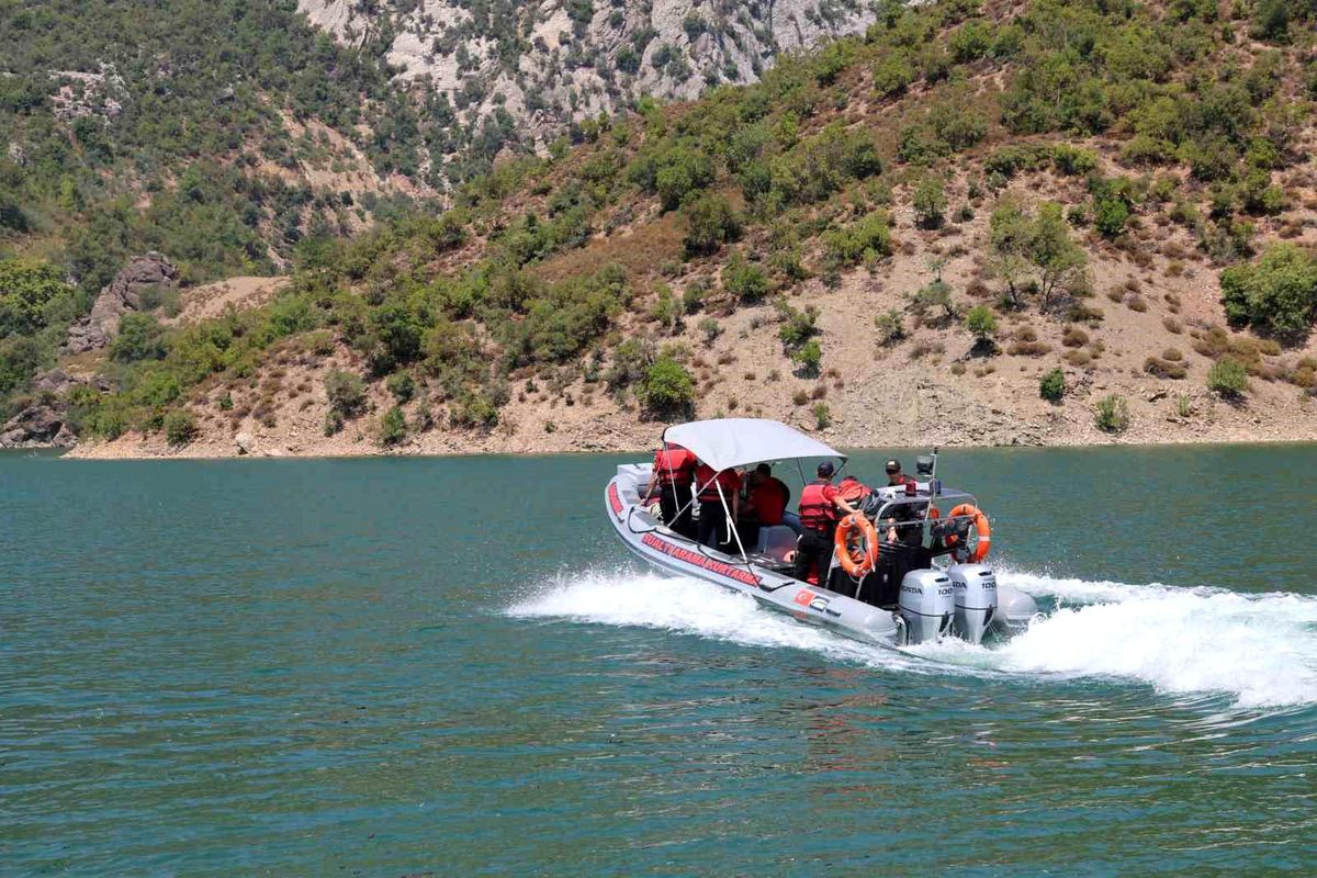 Adana\'da düşen helikopterin enkazı çıkartılıyor