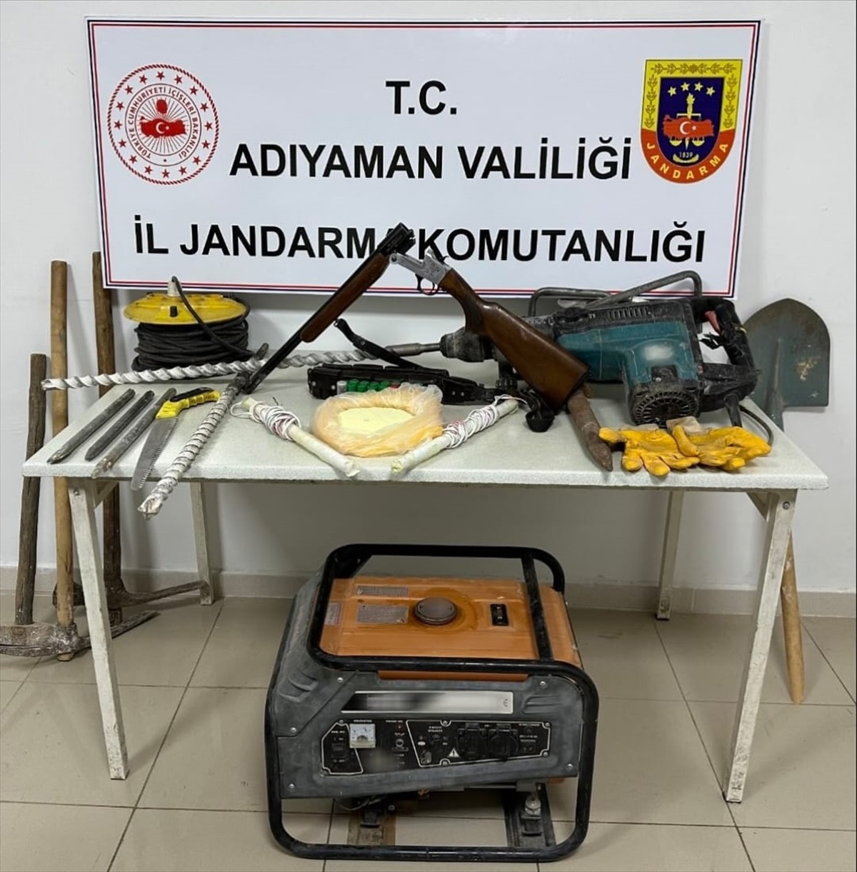 Adıyaman\'da Sit Alanında Kaçak Kazı Yapan 7 Zanlı Gözaltına Alındı