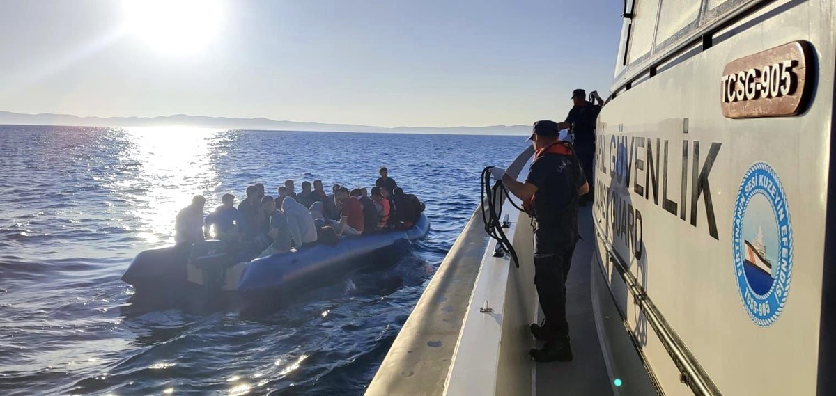 Çanakkale\'de 18\'i çocuk 43 kaçak göçmen yakalandı