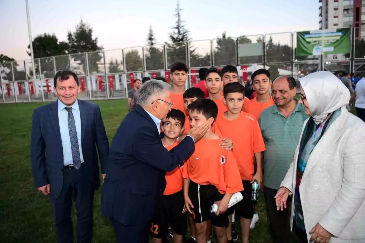 Kayseri Büyükşehir Belediye Başkanı Dr. Memduh Büyükkılıç Amatör Spora Destek Verdi