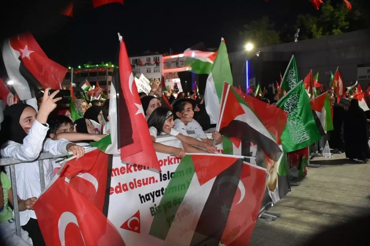 İran\'da suikaste uğrayan Hamas lideri için Türkiye\'de yürüyüş düzenlendi