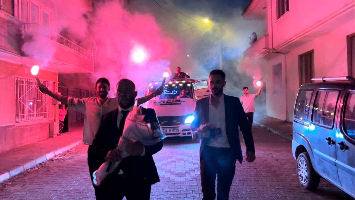 Bursa\'da kız istemeye iş makinesi ve çekiciyle giden damat şaşkınlık yarattı