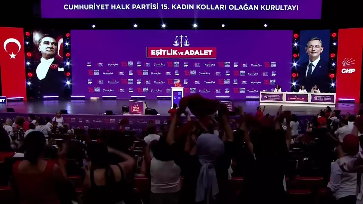 CHP Kadın Kolları Kurultayında Asu Kaya: \'Bir Enkaz Kadın Gücüyle Nasıl Kaldırılır Ben Biliyorum\'