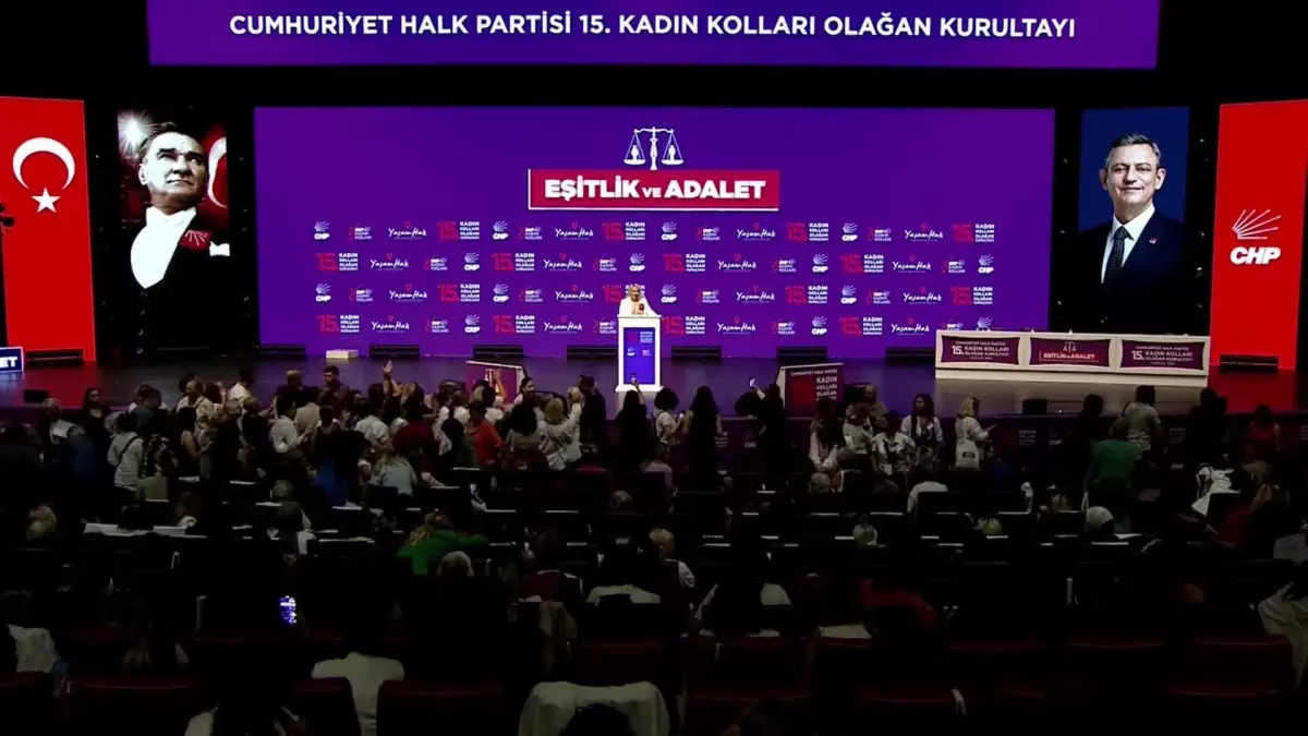 CHP Kadın Kolları Kurultayında Aylin Nazlıaka lehine adaylıktan çekilen Merve Kır\'dan çağrı