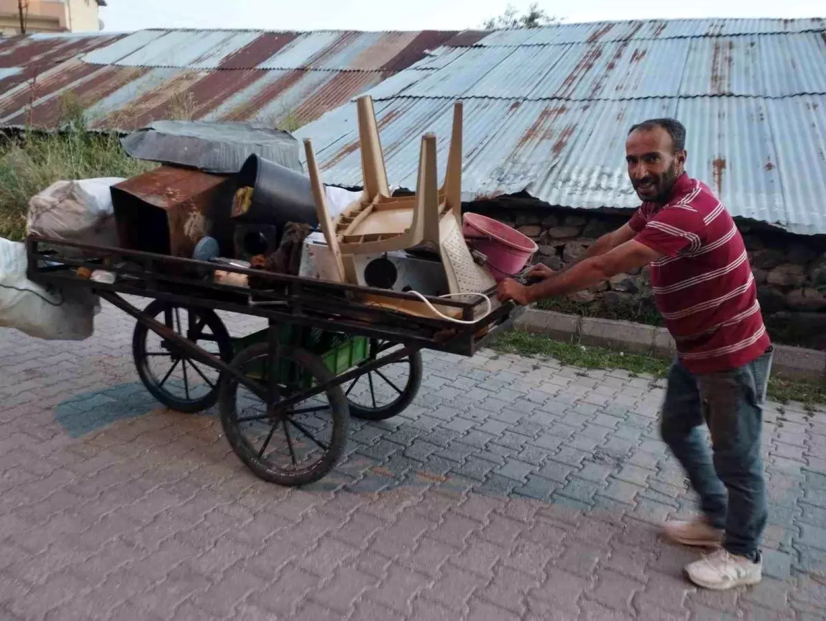 Diyarbakırlı Kenan Balçik, Hurda Toplayarak Hem Geçimini Sağlıyor Hem de Çevre Kirliliğini Önlüyor