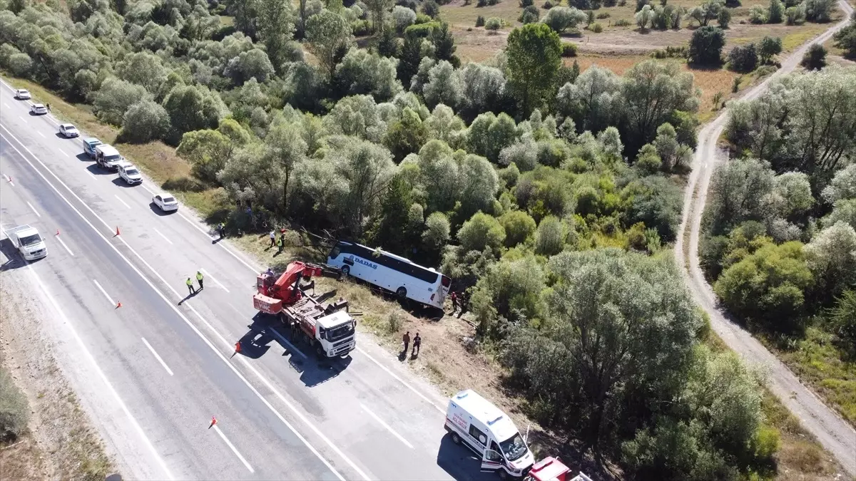 Erzincan\'da otobüs kazası: 1 ölü, 40 yaralı