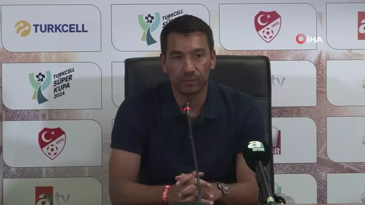 Giovanni van Bronckhorst: Oyuncularımla gurur duyuyorum