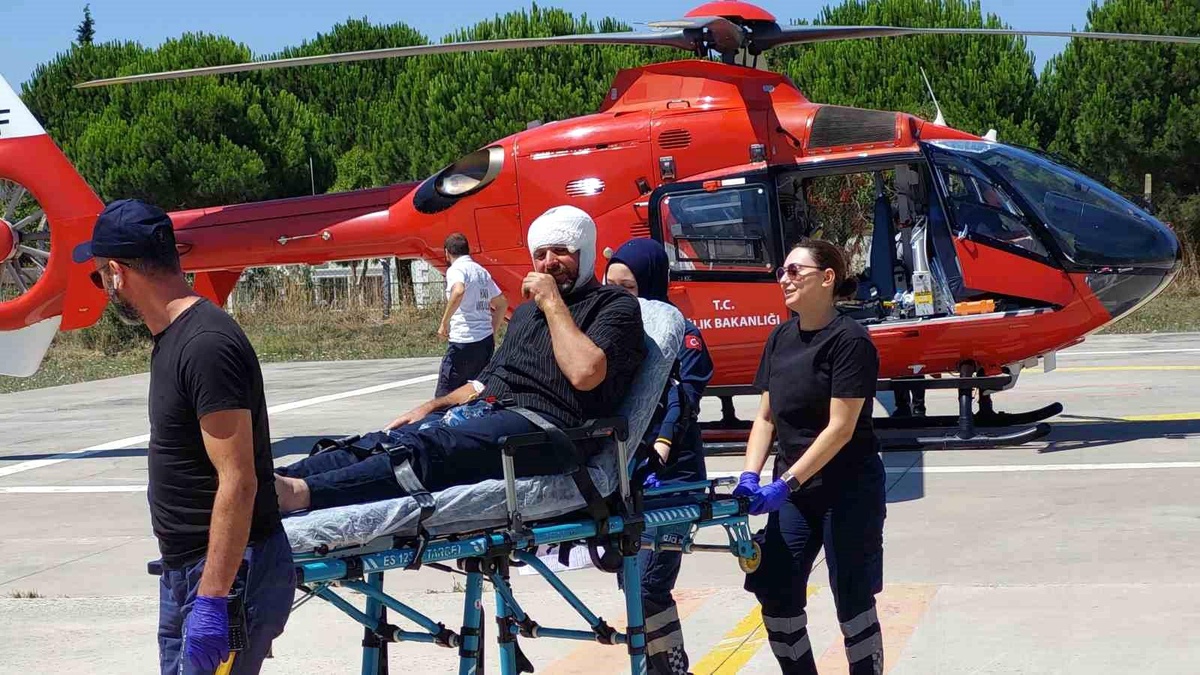 Samsun\'da kafasına harç makinesinin demiri çarpan şahıs ambulans helikopterle hastaneye sevk edildi