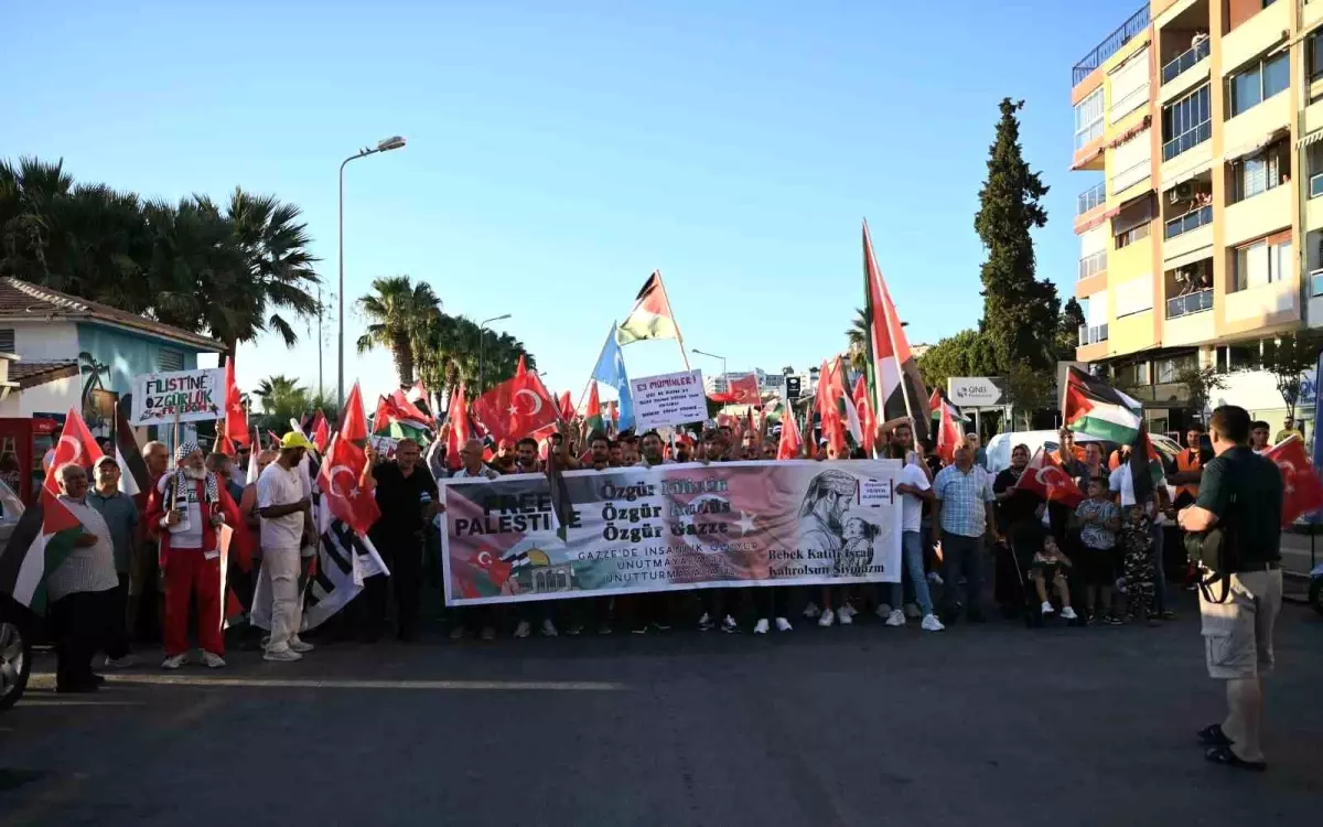 Kuşadası\'nda İsrail\'in Gazze\'ye yönelik saldırıları protesto edildi