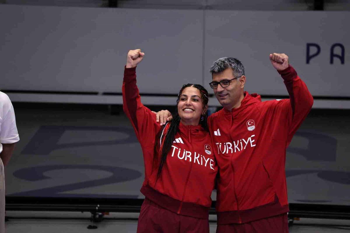 Yusuf Dikeç ve Şevval İlayda Tarhan\'a Olimpik Atıcılık Kompleksi\'nde Onur