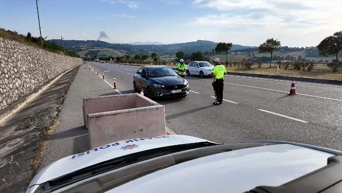Sinop\'ta Trafik Ekipleri 13 Bin 793 Sürücüye İşlem Yaptı