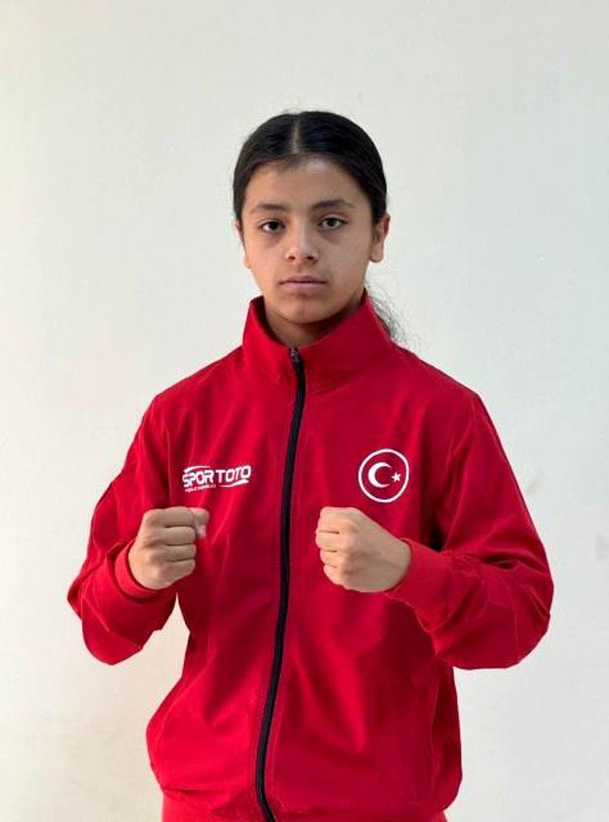 Şırnaklı Asmin Çabas Üst Minikler Avrupa Boks Şampiyonası\'nda son 16\'ya kaldı