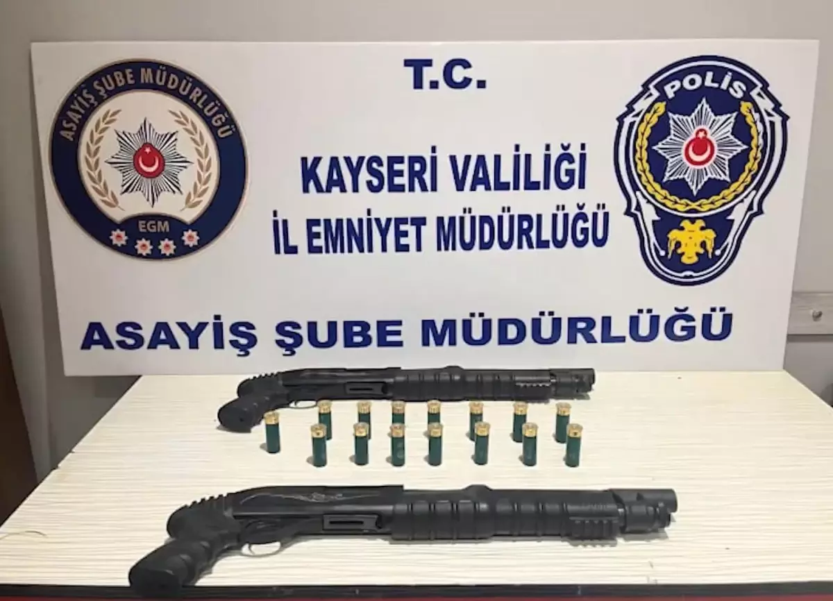 Kayseri\'de 3 kişiyi tehdit edip yağma yapan 5 kişi yakalandı