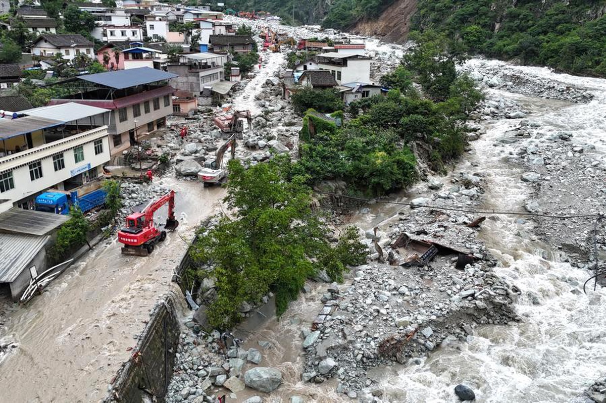 Çin\'in Kangding kentinde sel ve toprak kayması: 8 ölü, 19 kayıp