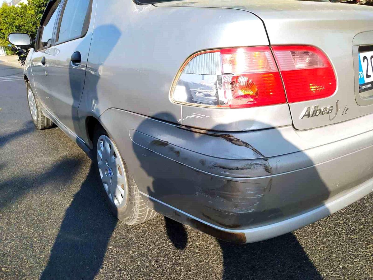 Aydın\'da Makas Atan Araç Ailesinin Otomobiline Çarptı