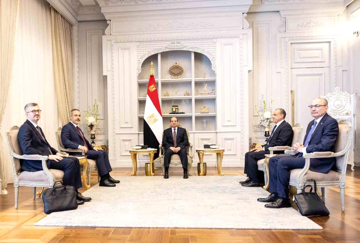 Dışişleri Bakanı Hakan Fidan, Mısır Cumhurbaşkanı es-Sisi ile görüştü