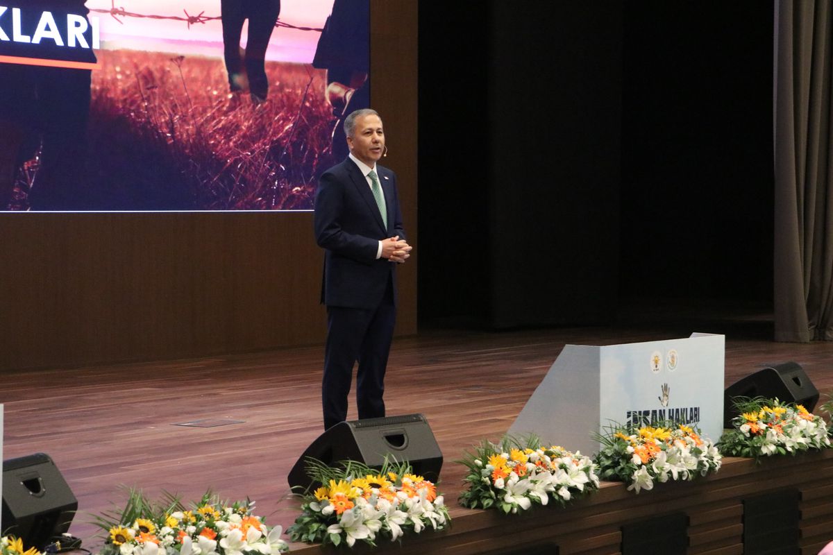 İçişleri Bakanı: Türkiye\'de yaşayan düzenli göçmen sayısı 4 milyon 437 bin