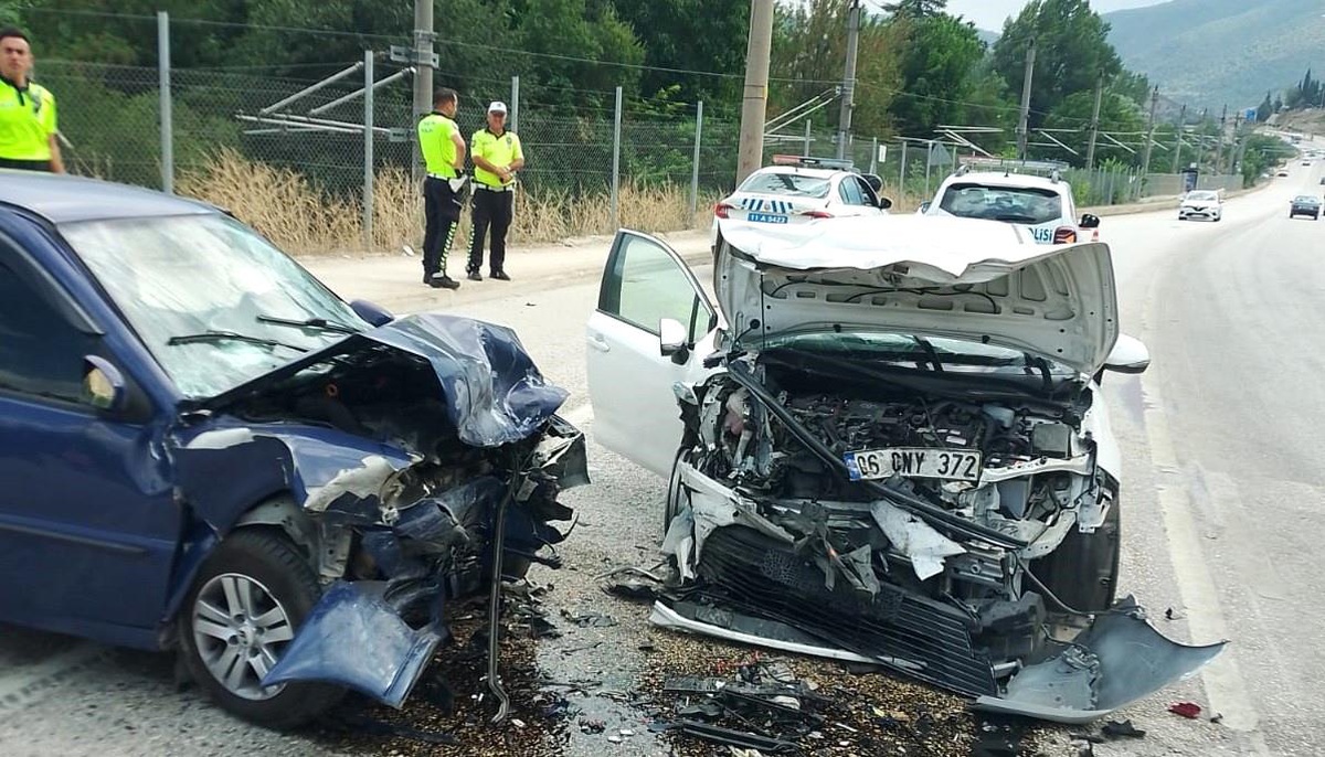 Bilecik\'te Trafik Kazası: 1 Ölü, 2 Yaralı