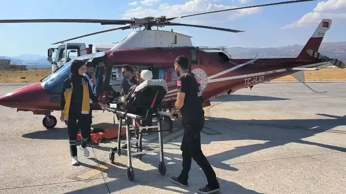 Bingöl\'de Ambulans Helikopter İle Hastaneye Yetiştirilen Kişi