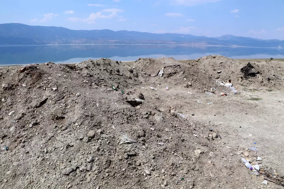 Burdur Gölü Kenarına Hafriyat Dökülmesi İncelemesi Başlatıldı