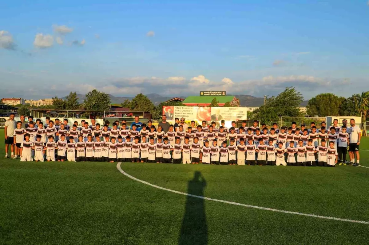 Burhaniye Belediyespor U-10, U-11, U-12, U-13 ve U-14 Takımları İlk Antrenmanlarını Tamamladı