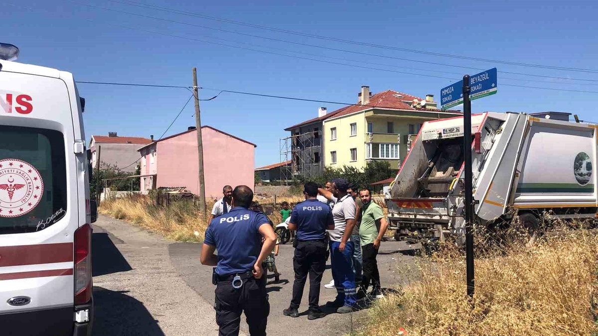 Çorlu\'da halk otobüsüyle çöp kamyonu çarpıştı: 1 yaralı
