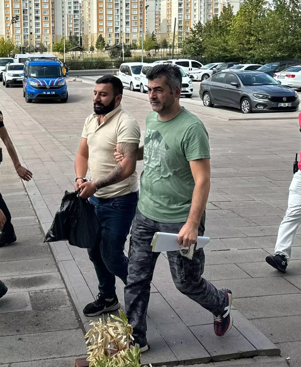 Çorlu\'da Sokak Ortasında Silahlı Saldırı: 1 Ölü, 1 Ağır Yaralı