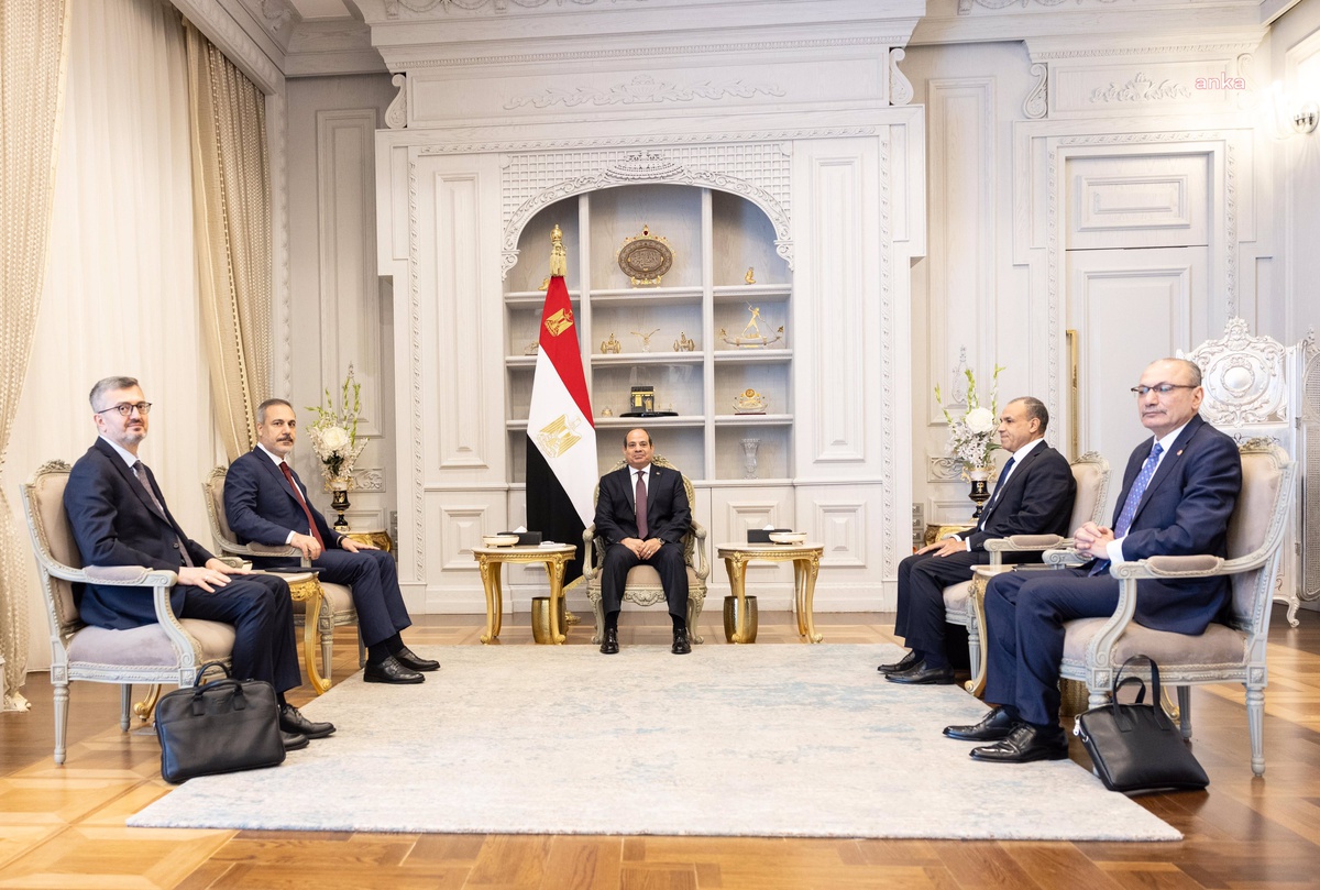 Dışişleri Bakanı Hakan Fidan, Mısır Cumhurbaşkanı El-Sisi tarafından kabul edildi