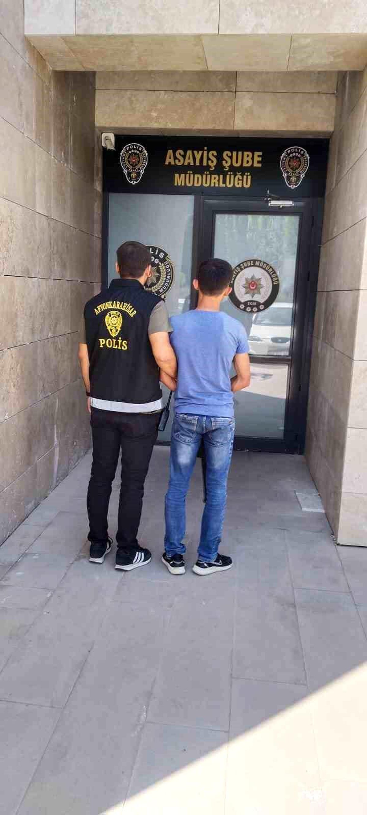 Afyonkarahisar\'da dolandırıcılık suçundan aranan şahıs yakalandı