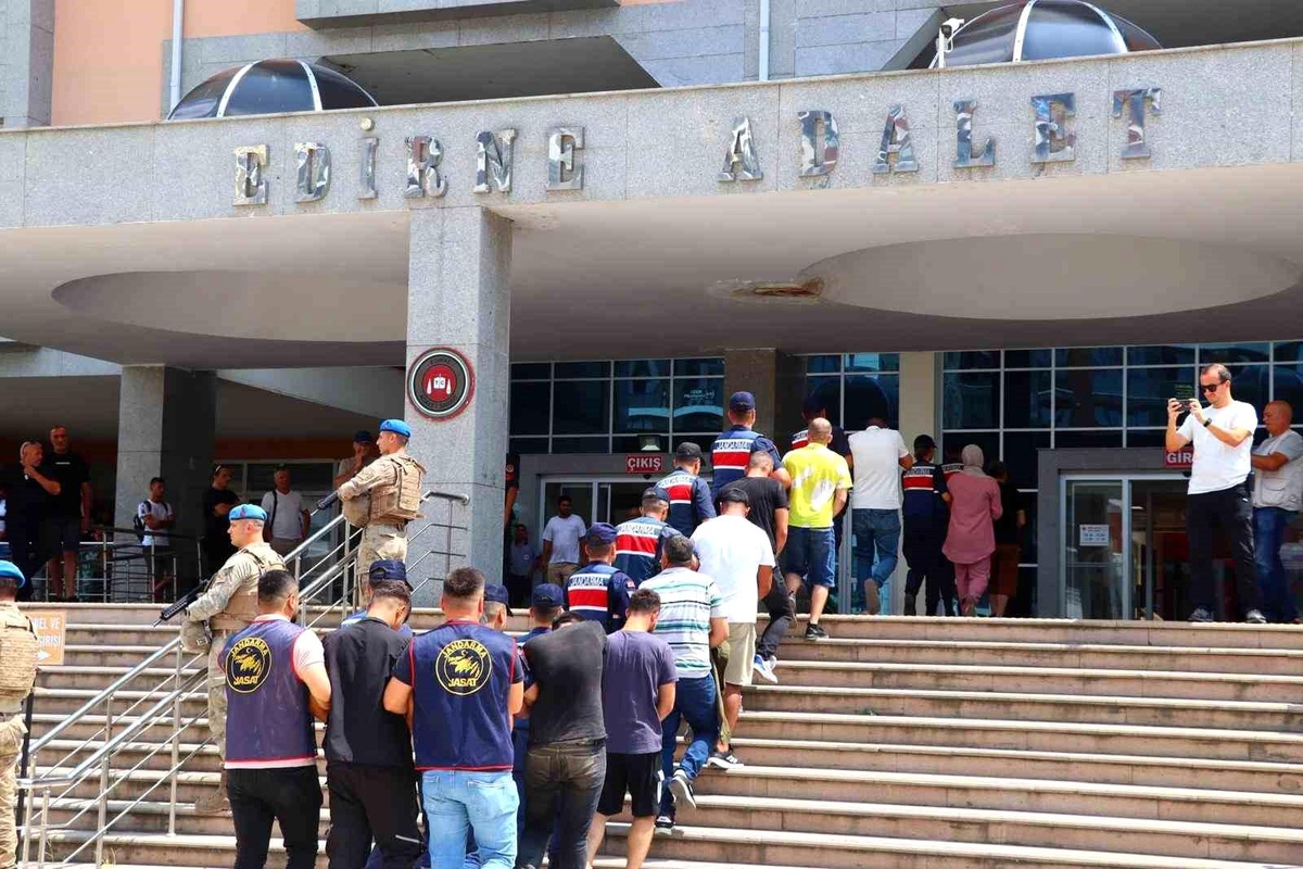 Edirne\'de 18 organizatör ve 90 düzensiz göçmen yakalandı