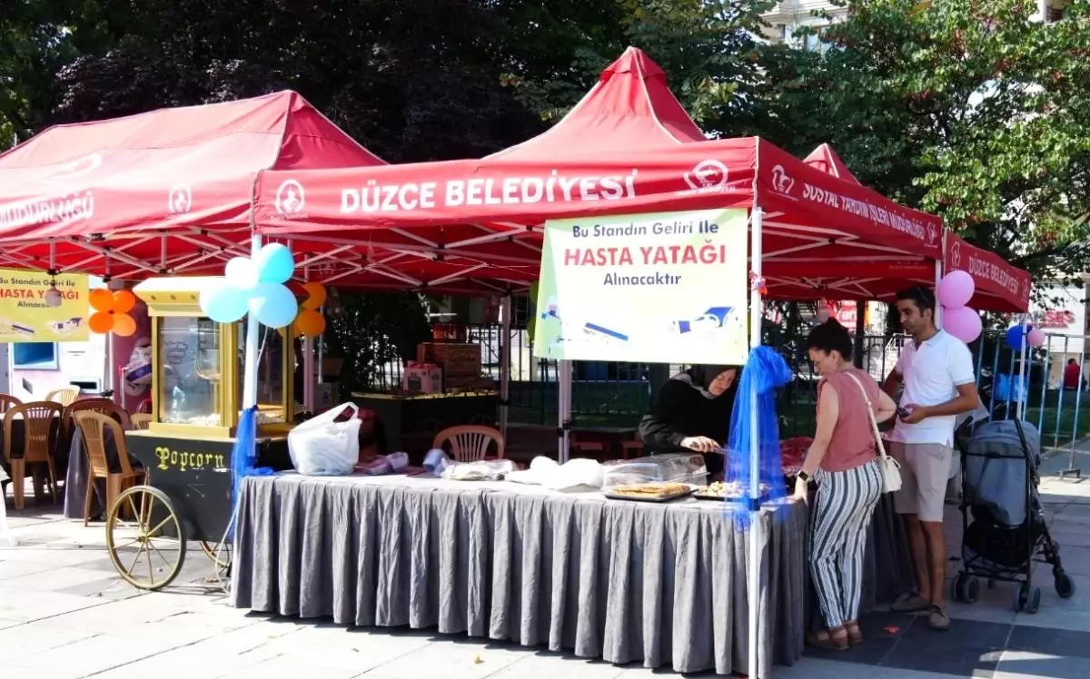 Düzce Belediyesi Sosyal Yardım İşleri Müdürlüğü, Dünya Düzce Günleri etkinlikleri kapsamında hasta yatağı alımı için stant açtı